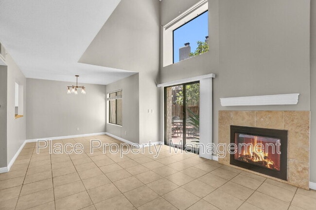3017 Plaza Lorenzo in Bonita, CA - Foto de edificio - Building Photo