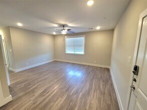 1620 Oak Tree Dr in Houston, TX - Building Photo - Building Photo