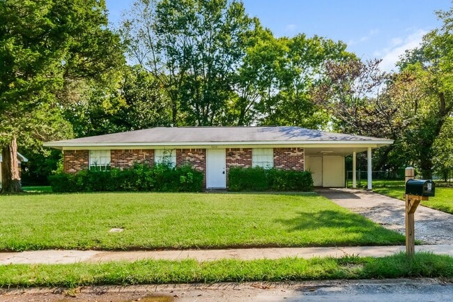 property at 5652 Chickasaw Dr