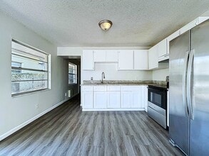 8405 N Semmes St in Tampa, FL - Building Photo - Building Photo