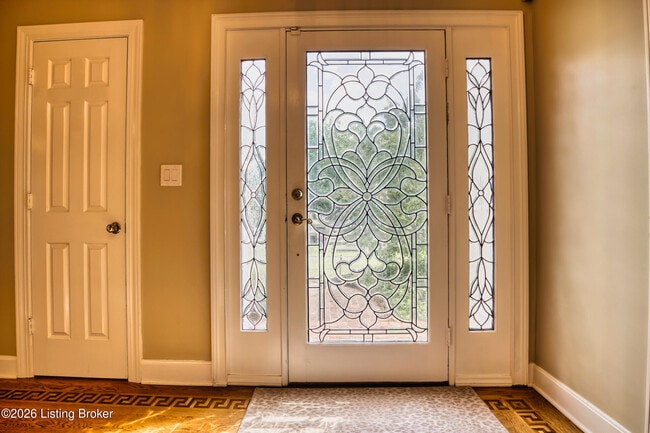 711 Bedfordshire Rd in Louisville, KY - Building Photo - Building Photo