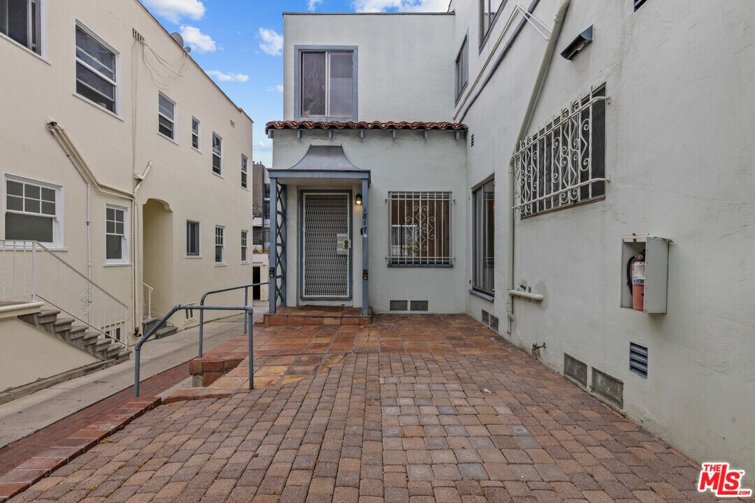 1817 Grace Ave in Los Angeles, CA - Building Photo