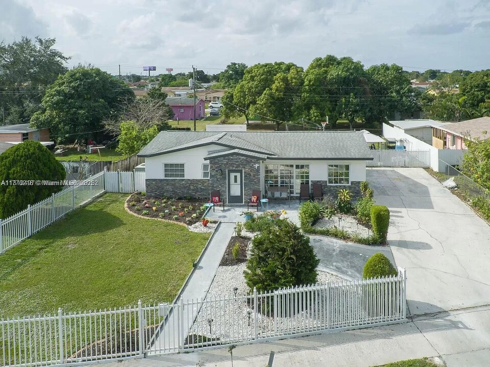 16920 NW 40th Ave in Miami Gardens, FL - Building Photo