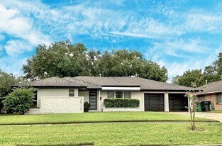 7917 Ridgeview Dr in Houston, TX - Building Photo