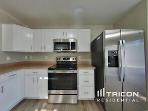 4880 Mt Princeton St in Brighton, CO - Foto de edificio - Building Photo
