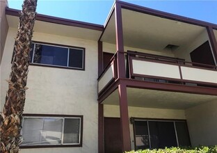 350 E Desert Inn Rd in Las Vegas, NV - Building Photo - Building Photo