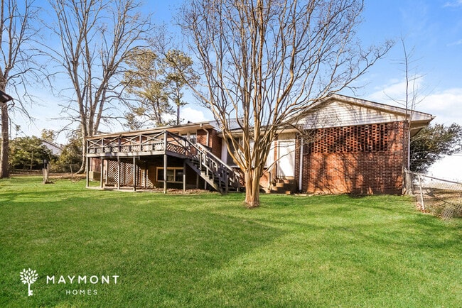 210 Forest Dr in Laurens, SC - Foto de edificio - Building Photo