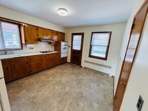 20 Union Ave in Glen Head, NY - Building Photo - Building Photo