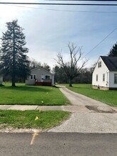 15516 Woodbrook Ave in Maple Heights, OH - Building Photo - Building Photo