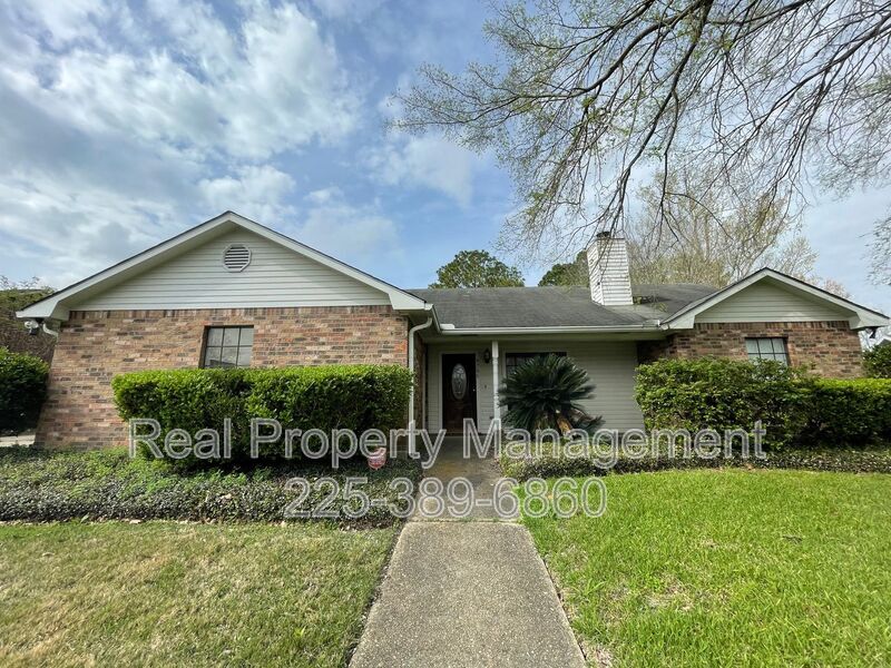 9766 Kinglet Dr in Baton Rouge, LA - Building Photo
