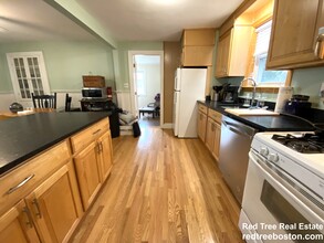 42 Wilmot St, Unit 1 in Watertown, MA - Foto de edificio - Building Photo