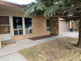 896 Raymond Dr, Unit 896 Raymond Drive Unit #1 in Idaho Falls, ID - Building Photo