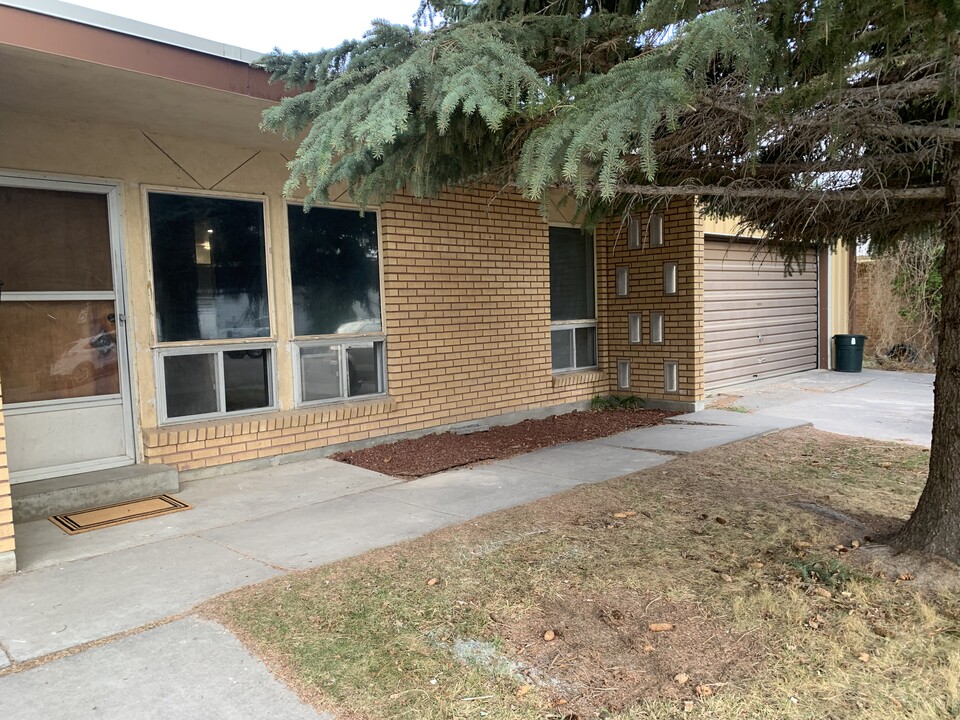 896 Raymond Dr, Unit 896 Raymond Drive Unit #1 in Idaho Falls, ID - Building Photo