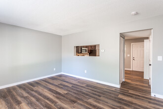 Boyson Row Townhomes in Hiawatha, IA - Building Photo - Interior Photo