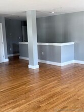223 Meadow St in Naugatuck, CT - Building Photo - Building Photo