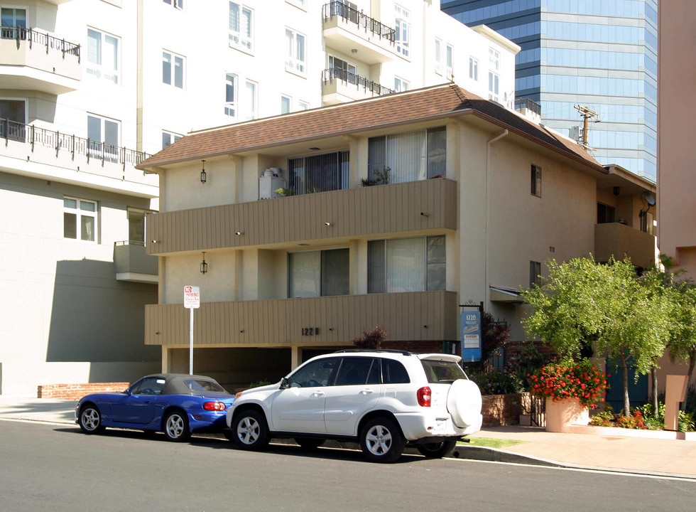 1220 Wellesley Ave in Los Angeles, CA - Building Photo