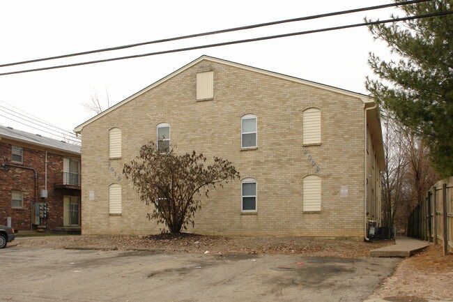 2010 Peabody Ln in Louisville, KY - Building Photo - Building Photo