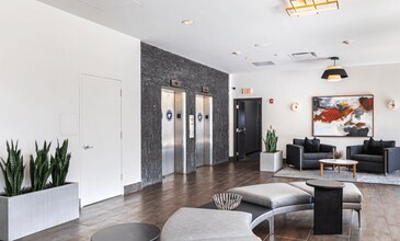 Walnut Tower Apartments in Kansas City, MO - Foto de edificio - Building Photo