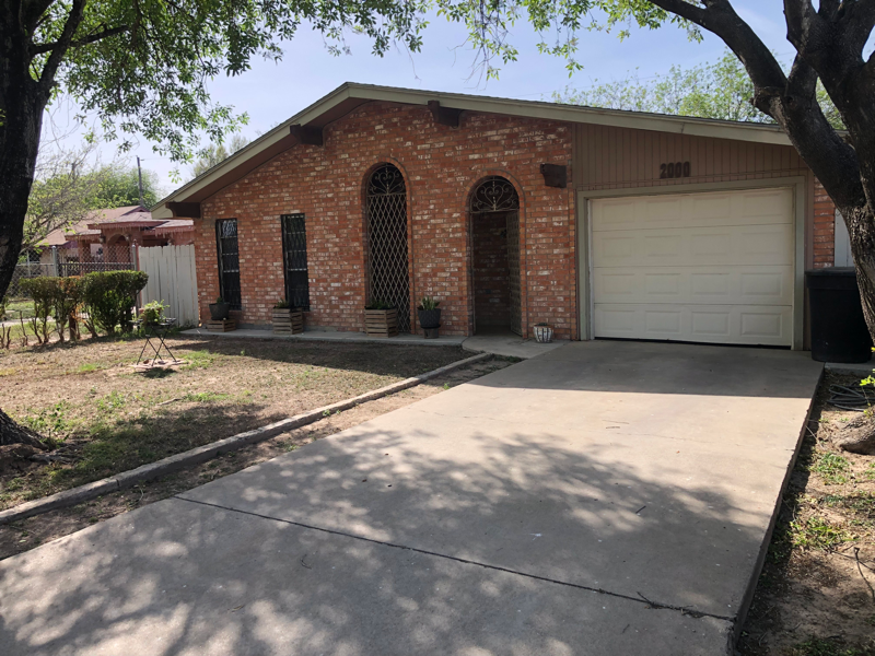 2000 S 32nd St in McAllen, TX - Foto de edificio