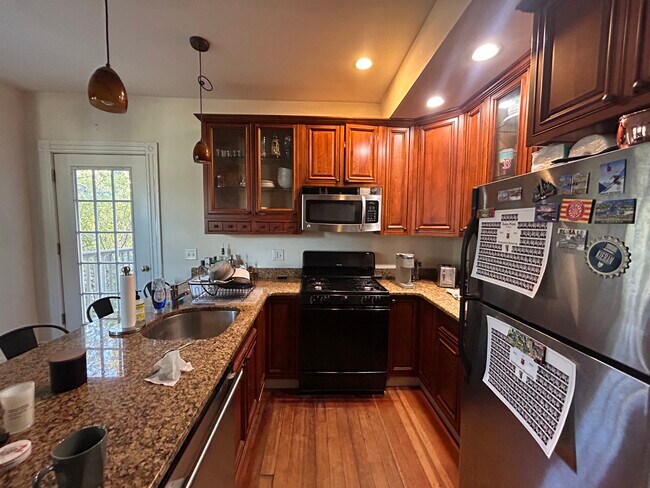 112 Hillside St, Unit 2 in Boston, MA - Foto de edificio - Building Photo