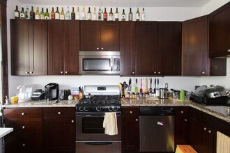 870 W Buckingham Pl, Unit M08H in Chicago, IL - Building Photo - Building Photo