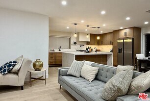 4108 Valley Vista Ct in Los Angeles, CA - Building Photo