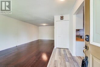 90 Blackhorne Dr in Kitchener, ON - Building Photo - Building Photo
