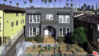134 S Mountain View Ave in Los Angeles, CA - Building Photo