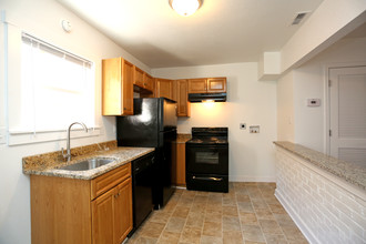 Commerce Street Townhomes in Petersburg, VA - Building Photo - Interior Photo