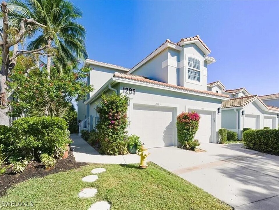 1285 Sweetwater Cove in Naples, FL - Building Photo