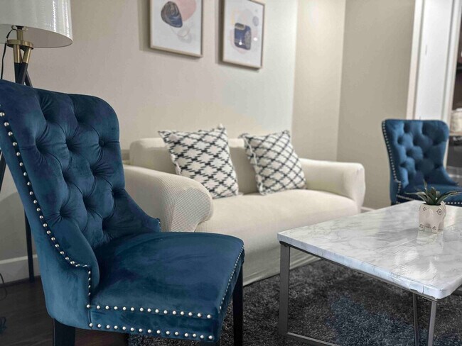 12848 Queensbury Ln in Houston, TX - Building Photo - Building Photo