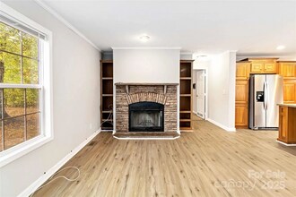 2420 Creekside Dr in Sharon, SC - Foto de edificio - Building Photo