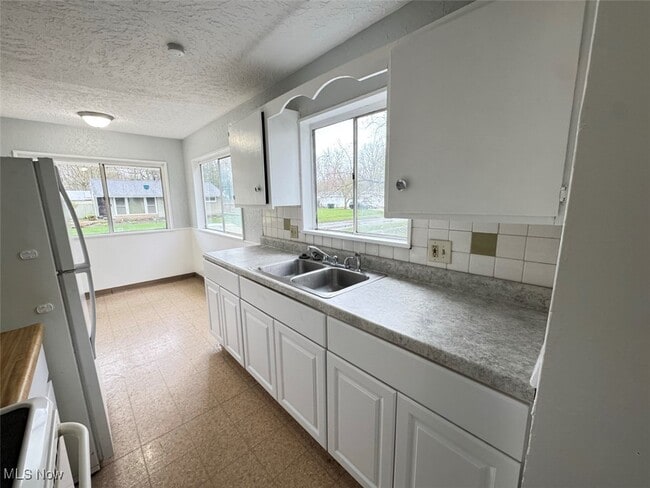 property at 866 Warrington Rd