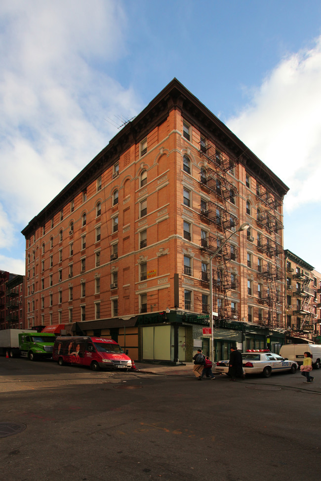 106-108 Bayard St in New York, NY - Building Photo - Building Photo