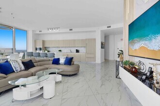 4111 S Ocean Dr in Hollywood, FL - Foto de edificio - Building Photo