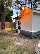 903 N Valderas St in Angleton, TX - Building Photo - Building Photo