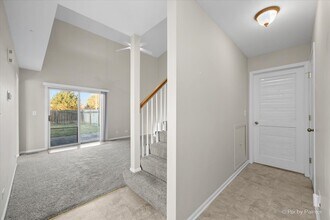 1430 N Pembroke Dr in South Elgin, IL - Building Photo - Building Photo