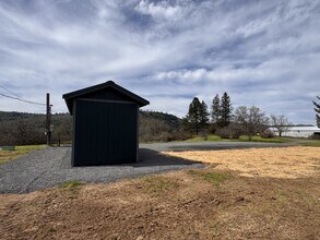6452 NE Dole Rd in Myrtle Creek, OR - Building Photo - Building Photo