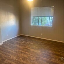 2440 Almandor Cir in Chico, CA - Foto de edificio - Building Photo