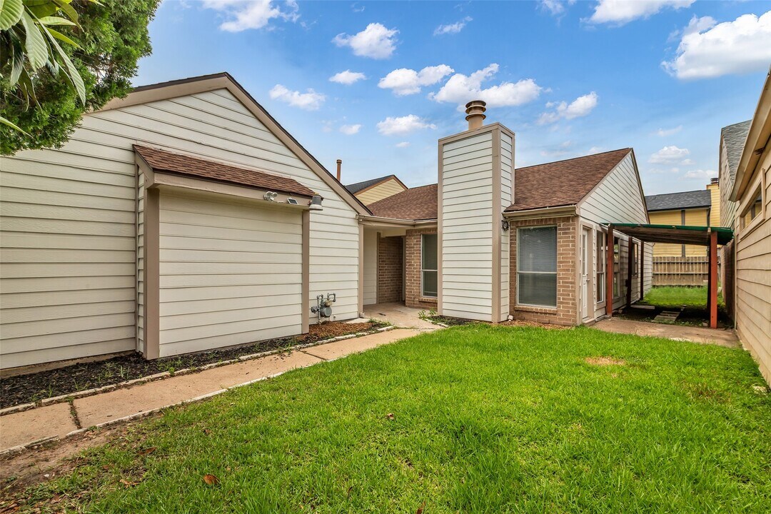 11838 Plumbrook Dr in Houston, TX - Building Photo