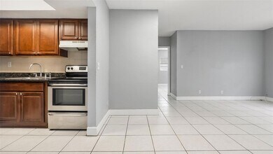 626 SW 14th Ave, Unit 114 in Fort Lauderdale, FL - Building Photo - Building Photo