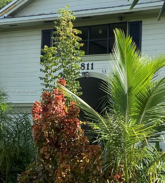 811 NE 199th St in Miami, FL - Building Photo - Building Photo