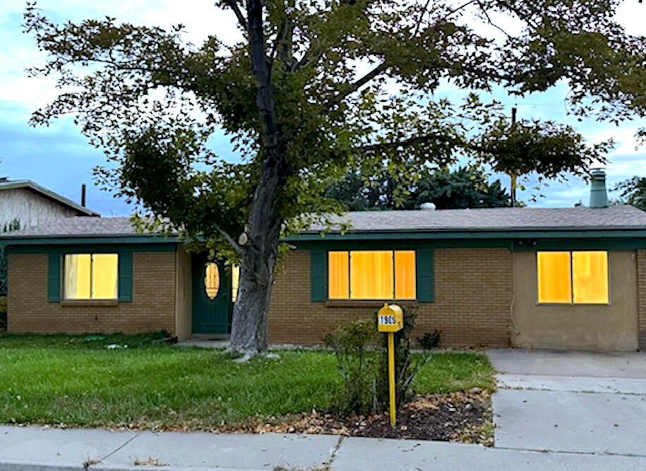 1909 Othello Ct NE in Albuquerque, NM - Building Photo