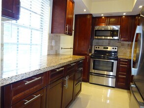 2801 N Palm Aire Dr in Pompano Beach, FL - Building Photo - Building Photo