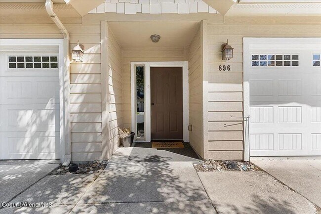 896 W Willow Lake Loop in Coeur d'Alene, ID - Building Photo - Building Photo
