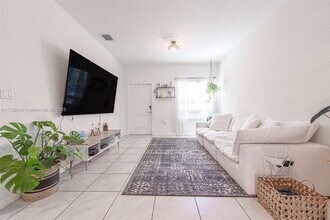 440 NE 5th Way in Florida City, FL - Building Photo - Building Photo