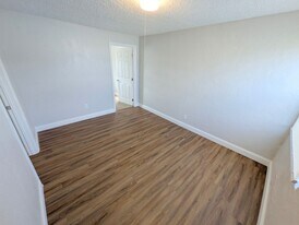 506-512 Northwood Rd in West Palm Beach, FL - Building Photo