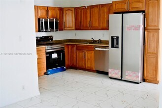 2280 SW 43rd Ave in Fort Lauderdale, FL - Foto de edificio - Building Photo