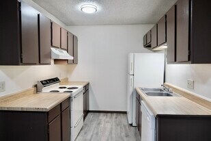 Avendale Pointe Apartments in Lawton, OK - Building Photo