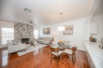 2842 Holly Hall St in Houston, TX - Building Photo - Building Photo